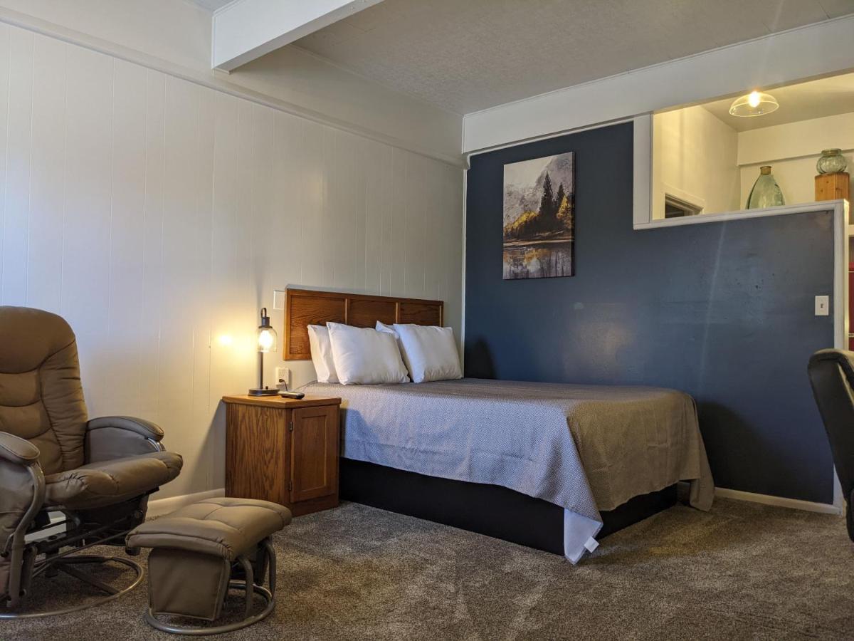 The Oakwood Inn Стерлинг Экстерьер фото